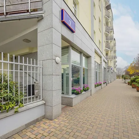 Spacious 10-guests With Parking By Renters Διαμέρισμα