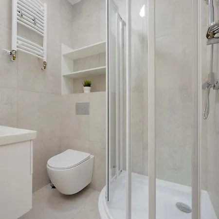 Spacious 10-guests With Parking By Renters