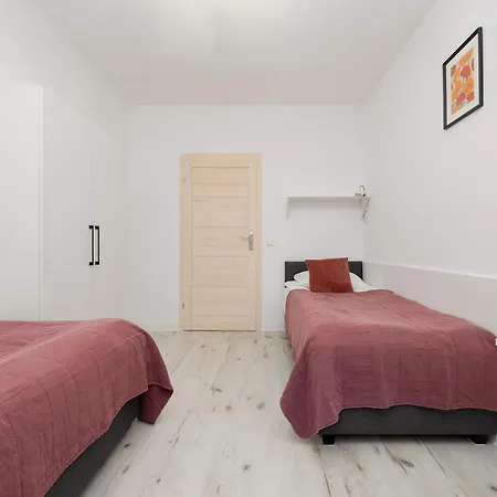 Spacious 10-guests With Parking By Renters Διαμέρισμα Βαρσοβία