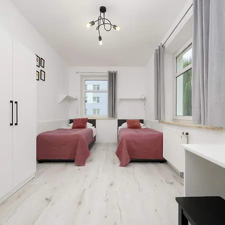 Spacious 10-guests With Parking By Renters