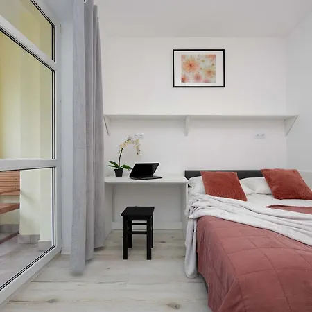 Διαμέρισμα Spacious 10-guests With Parking By Renters Βαρσοβία