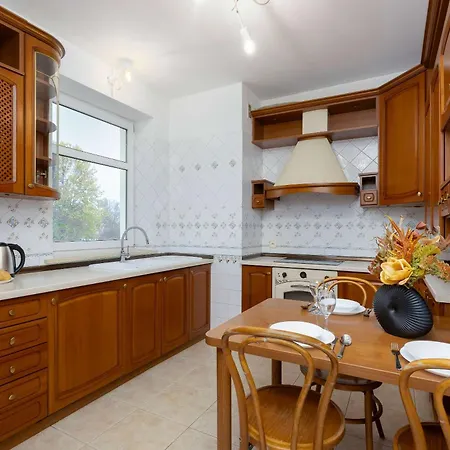 Spacious 10-guests With Parking By Renters Διαμέρισμα *